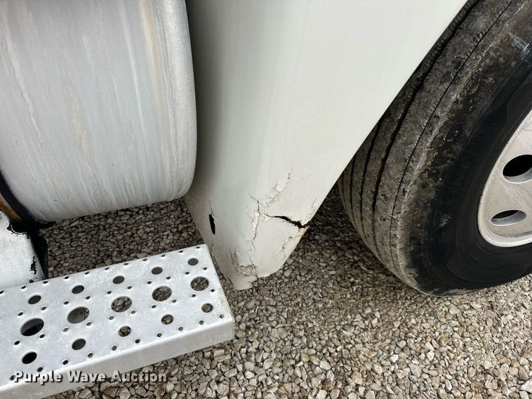 image for item EN5097 2009 Freightliner Columbia semi truck