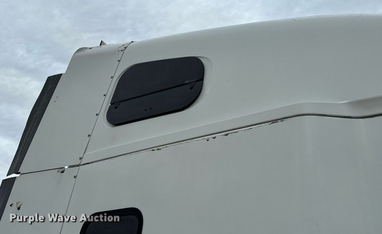 image for item EN5097 2009 Freightliner Columbia semi truck