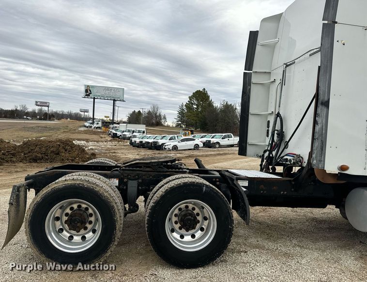 image for item EN5097 2009 Freightliner Columbia semi truck