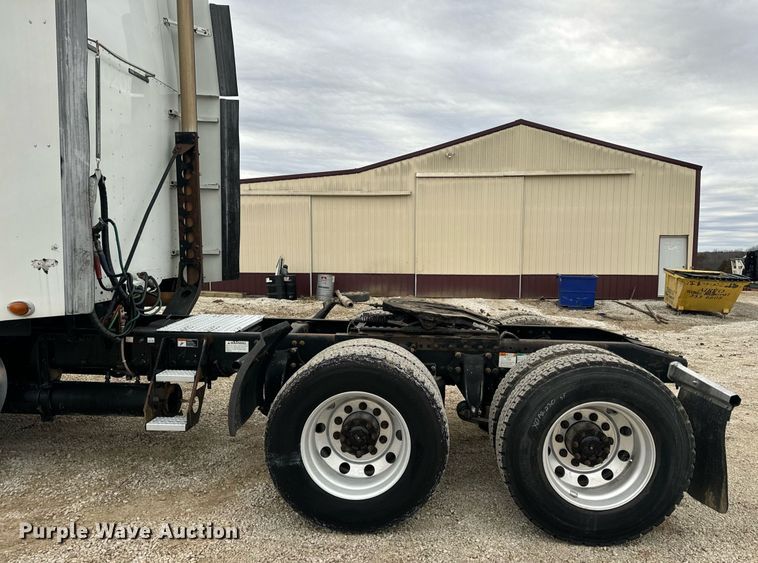 image for item EN5097 2009 Freightliner Columbia semi truck