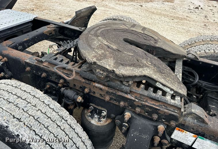 image for item EN5097 2009 Freightliner Columbia semi truck