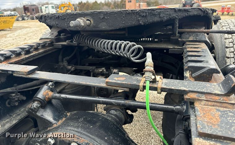 image for item EN5097 2009 Freightliner Columbia semi truck