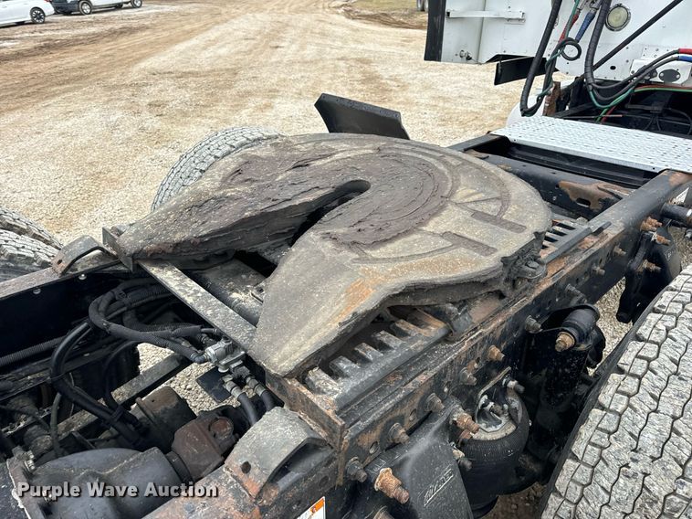 image for item EN5097 2009 Freightliner Columbia semi truck