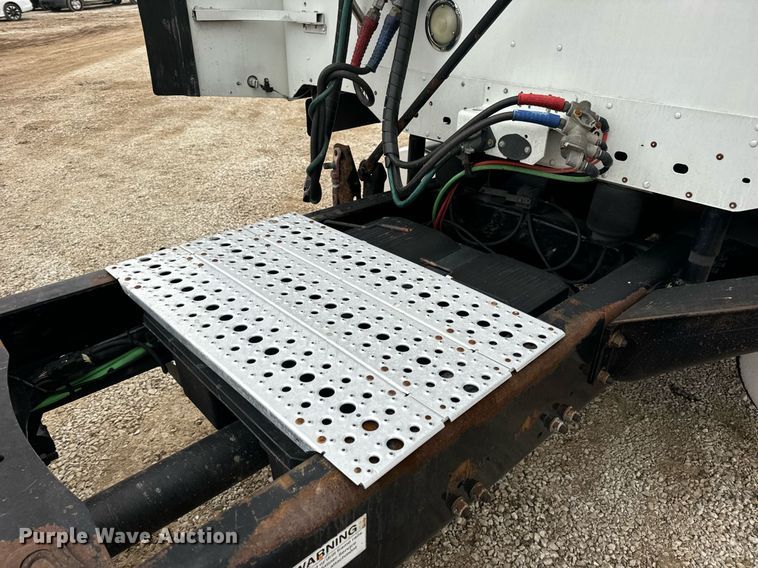 image for item EN5097 2009 Freightliner Columbia semi truck