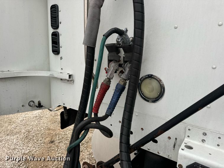 image for item EN5097 2009 Freightliner Columbia semi truck