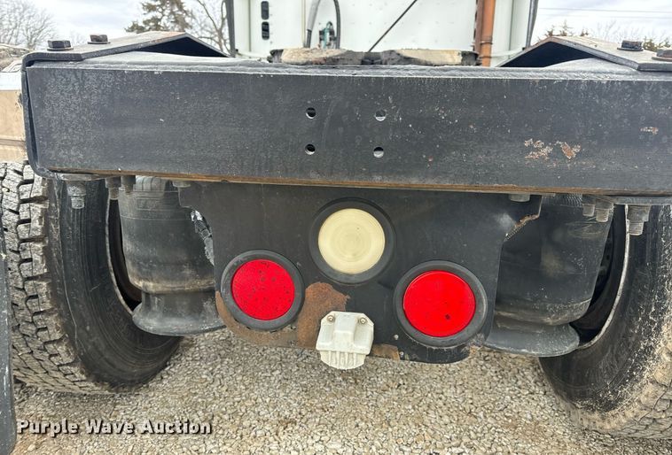 image for item EN5097 2009 Freightliner Columbia semi truck