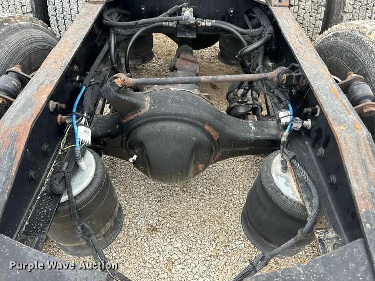 image for item EN5097 2009 Freightliner Columbia semi truck