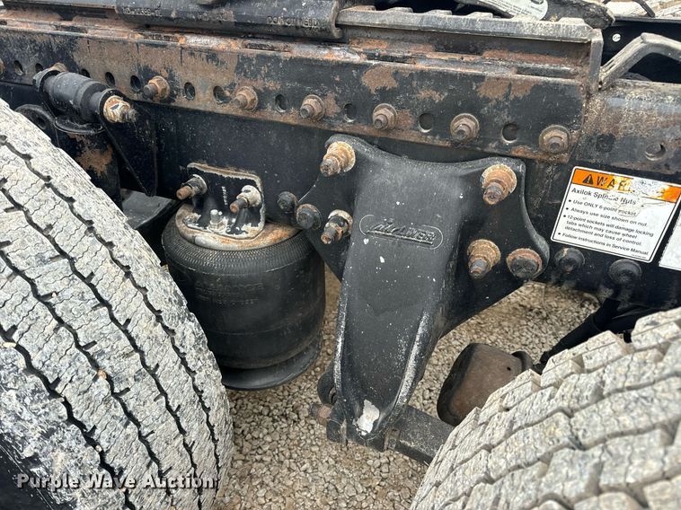 image for item EN5097 2009 Freightliner Columbia semi truck