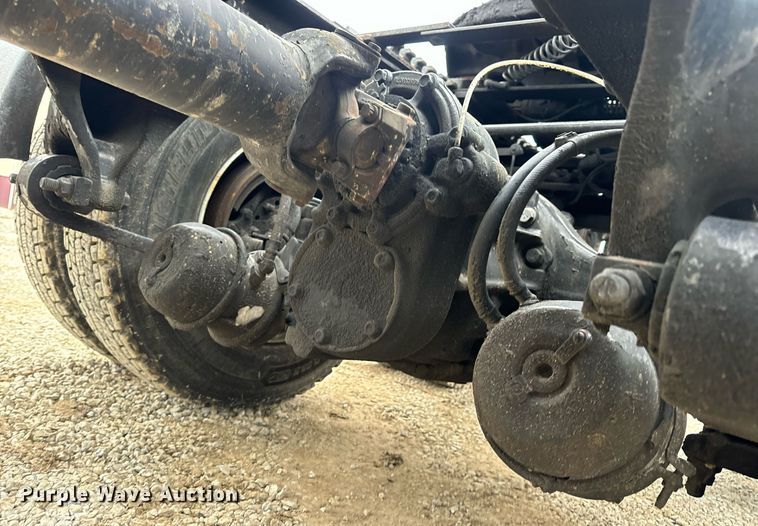 image for item EN5097 2009 Freightliner Columbia semi truck