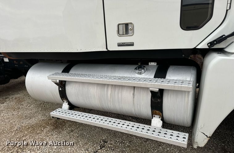 image for item EN5097 2009 Freightliner Columbia semi truck