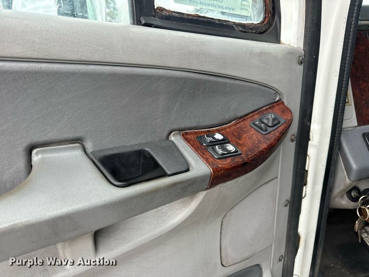 image for item EN5097 2009 Freightliner Columbia semi truck