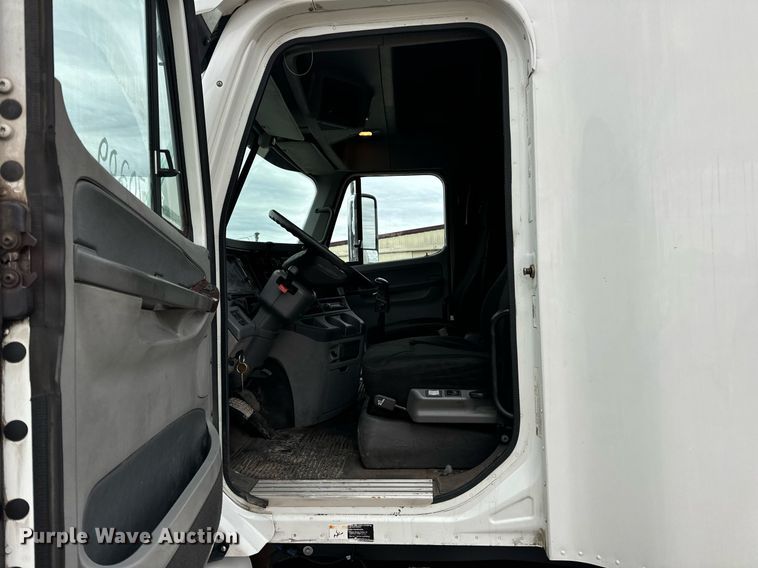 image for item EN5097 2009 Freightliner Columbia semi truck