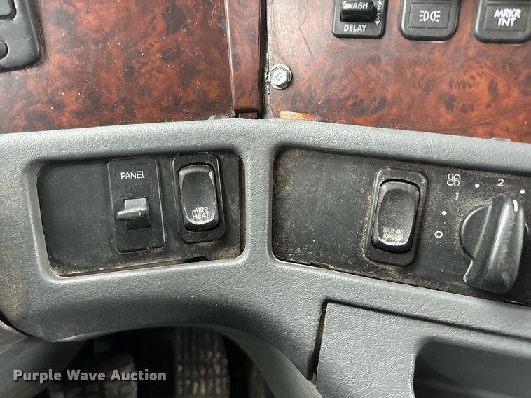 image for item EN5097 2009 Freightliner Columbia semi truck