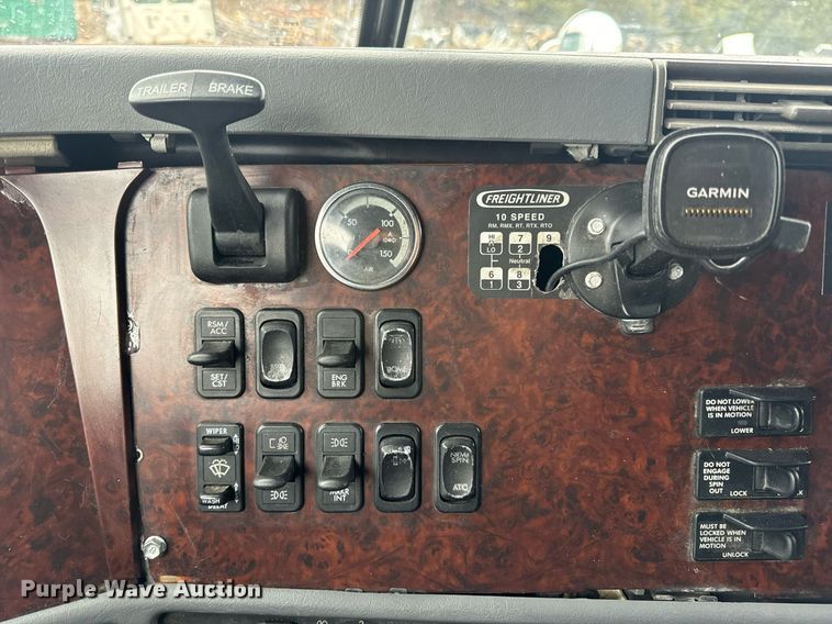 image for item EN5097 2009 Freightliner Columbia semi truck