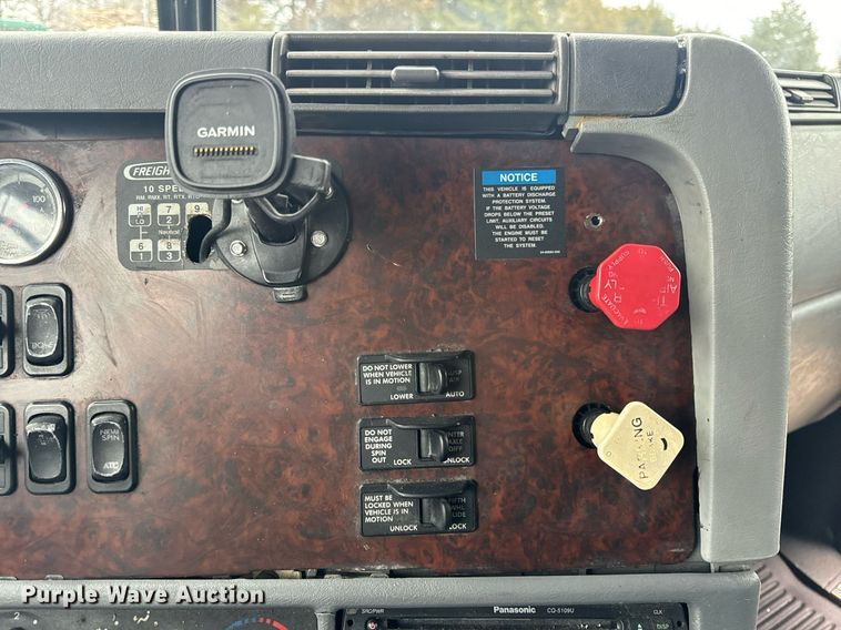 image for item EN5097 2009 Freightliner Columbia semi truck