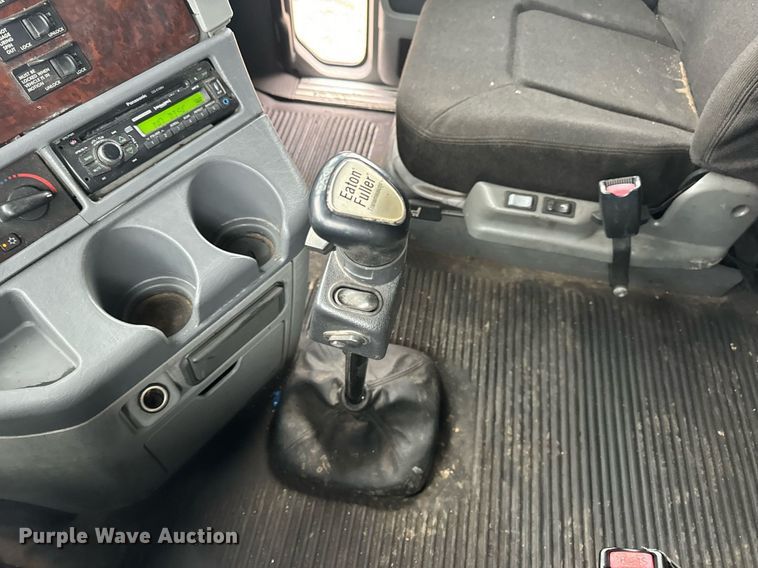 image for item EN5097 2009 Freightliner Columbia semi truck