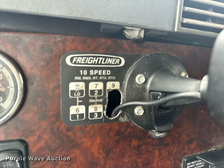 image for item EN5097 2009 Freightliner Columbia semi truck