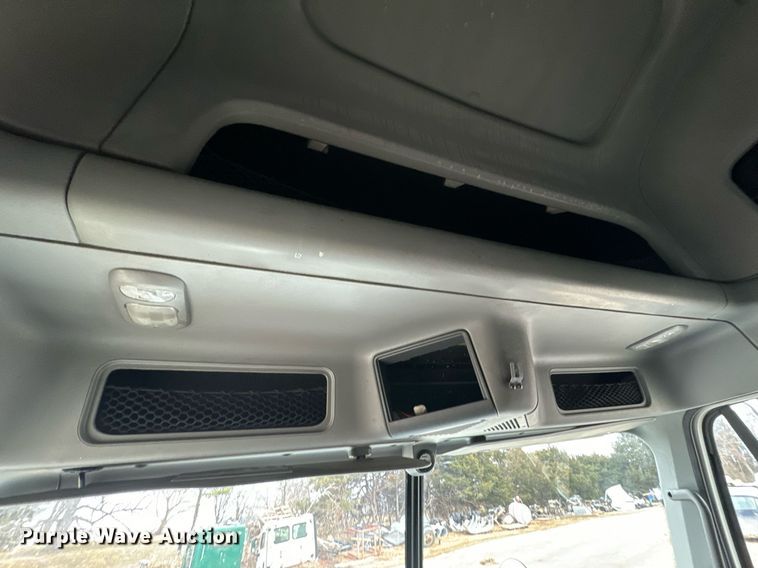 image for item EN5097 2009 Freightliner Columbia semi truck