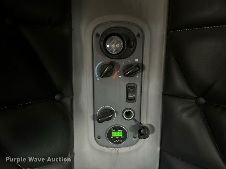 image for item EN5097 2009 Freightliner Columbia semi truck