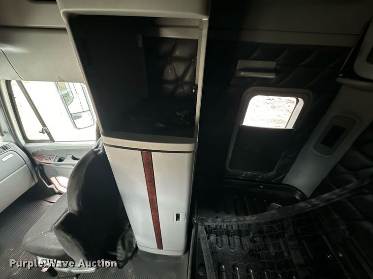 image for item EN5097 2009 Freightliner Columbia semi truck