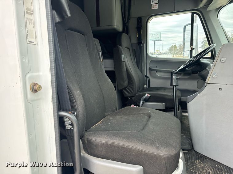 image for item EN5097 2009 Freightliner Columbia semi truck