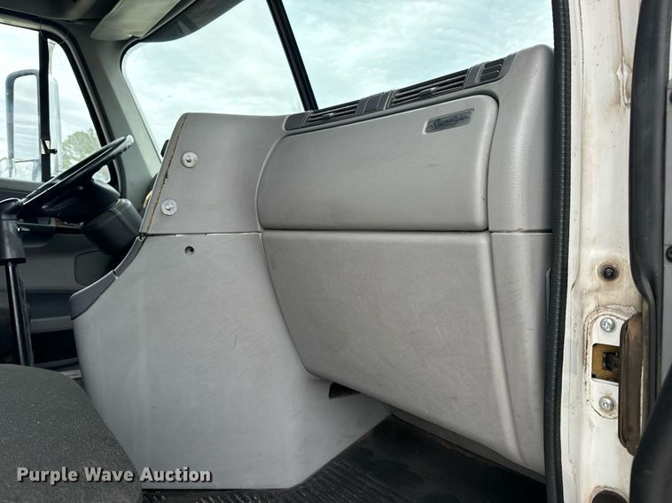 image for item EN5097 2009 Freightliner Columbia semi truck