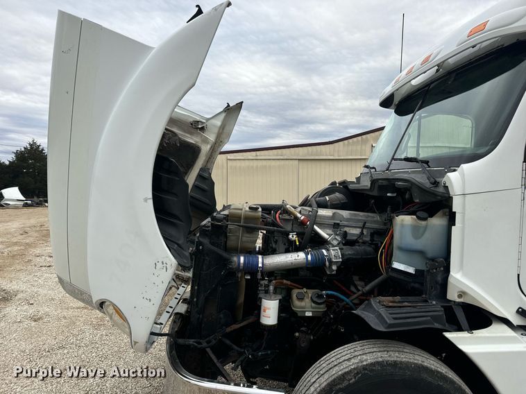 image for item EN5097 2009 Freightliner Columbia semi truck