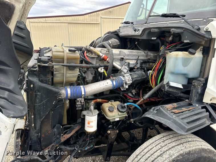 image for item EN5097 2009 Freightliner Columbia semi truck