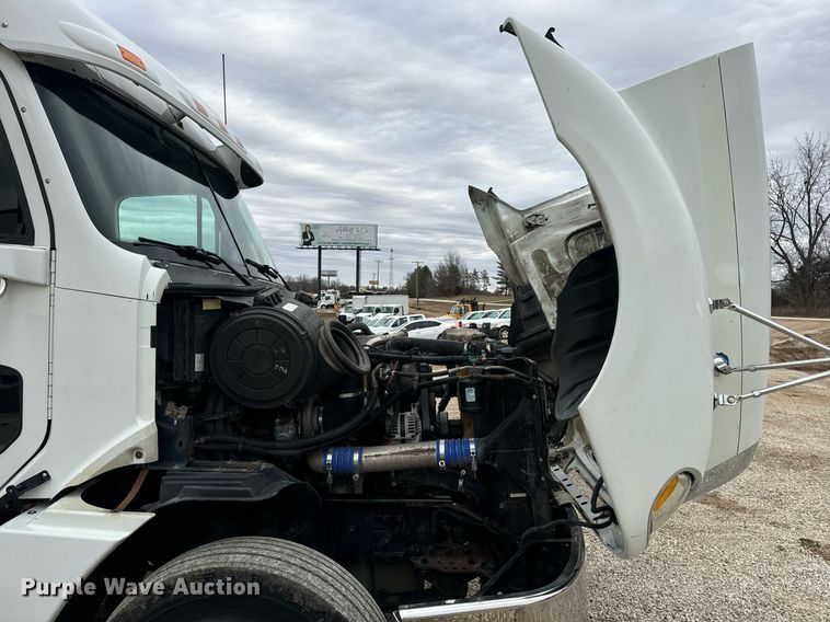 image for item EN5097 2009 Freightliner Columbia semi truck