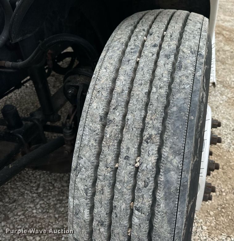 image for item EN5097 2009 Freightliner Columbia semi truck