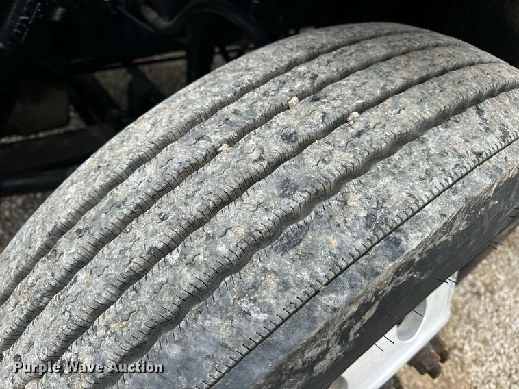 image for item EN5097 2009 Freightliner Columbia semi truck