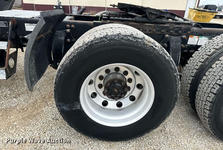 image for item EN5097 2009 Freightliner Columbia semi truck