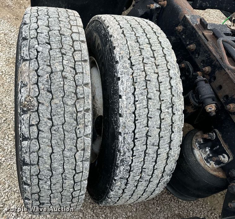 image for item EN5097 2009 Freightliner Columbia semi truck