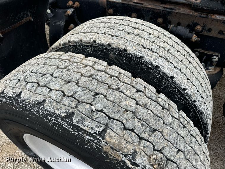 image for item EN5097 2009 Freightliner Columbia semi truck