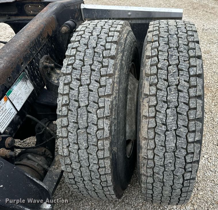 image for item EN5097 2009 Freightliner Columbia semi truck