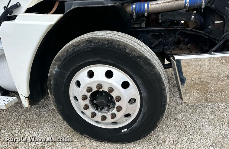 image for item EN5097 2009 Freightliner Columbia semi truck