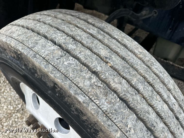 image for item EN5097 2009 Freightliner Columbia semi truck