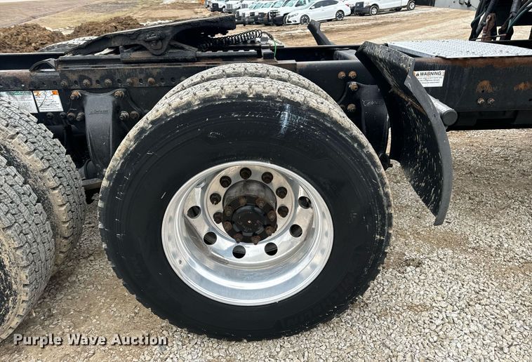 image for item EN5097 2009 Freightliner Columbia semi truck