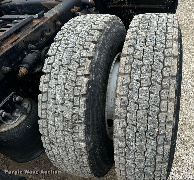 image for item EN5097 2009 Freightliner Columbia semi truck