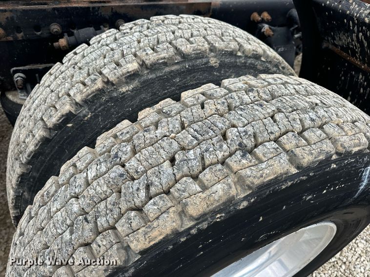 image for item EN5097 2009 Freightliner Columbia semi truck