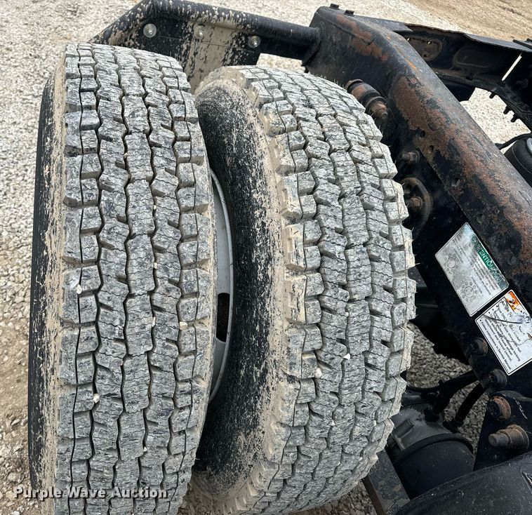 image for item EN5097 2009 Freightliner Columbia semi truck