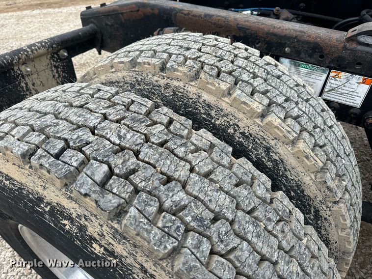 image for item EN5097 2009 Freightliner Columbia semi truck