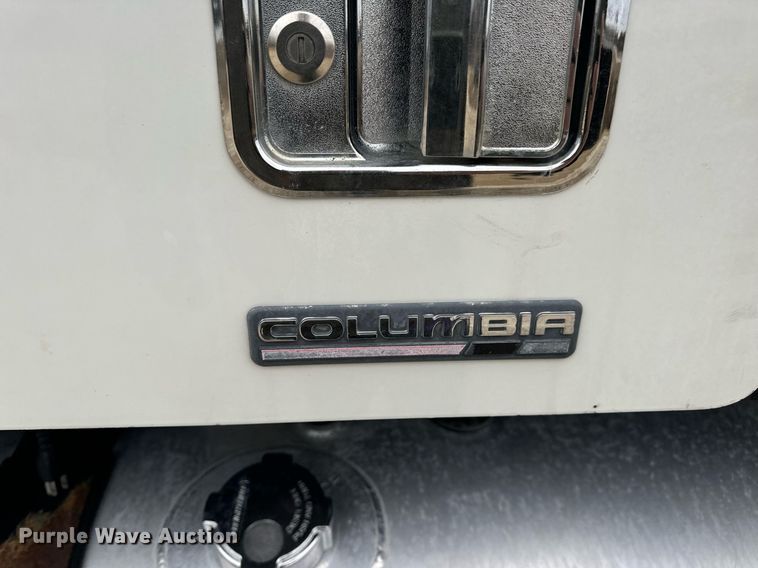 image for item EN5097 2009 Freightliner Columbia semi truck