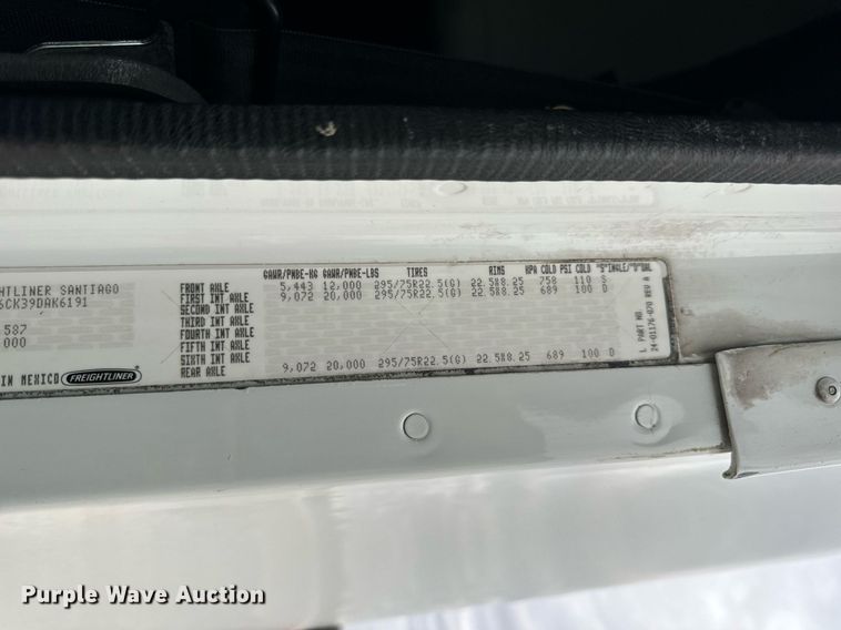 image for item EN5097 2009 Freightliner Columbia semi truck