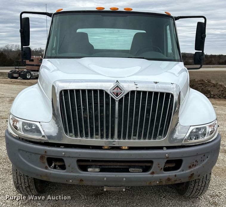 image for item EN5098 2007 International 4400 truck cab and chassis