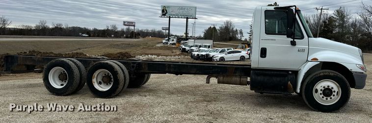 image for item EN5098 2007 International 4400 truck cab and chassis