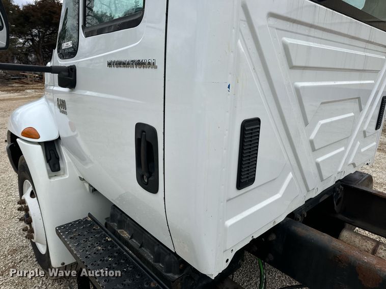 image for item EN5098 2007 International 4400 truck cab and chassis