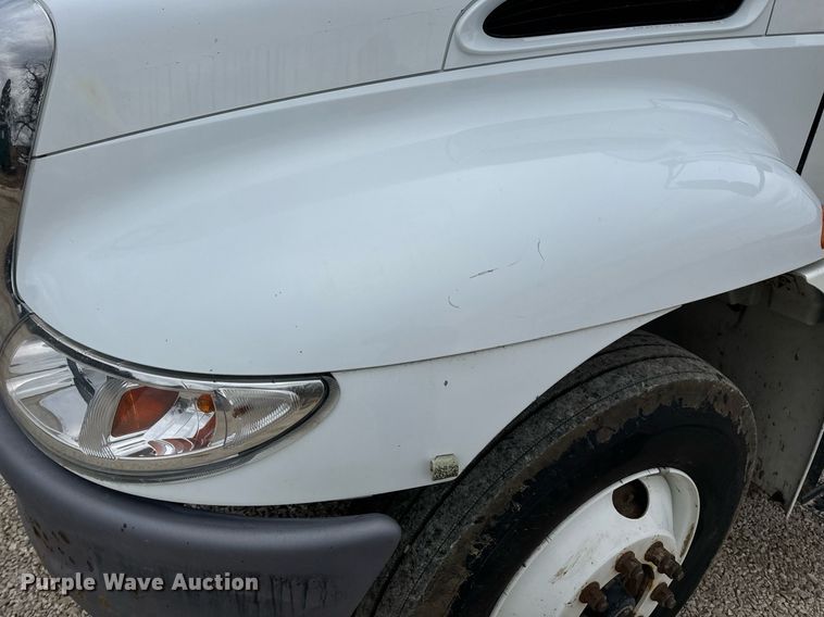 image for item EN5098 2007 International 4400 truck cab and chassis