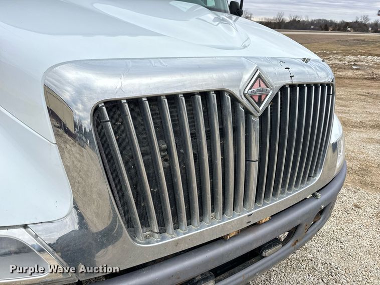 image for item EN5098 2007 International 4400 truck cab and chassis