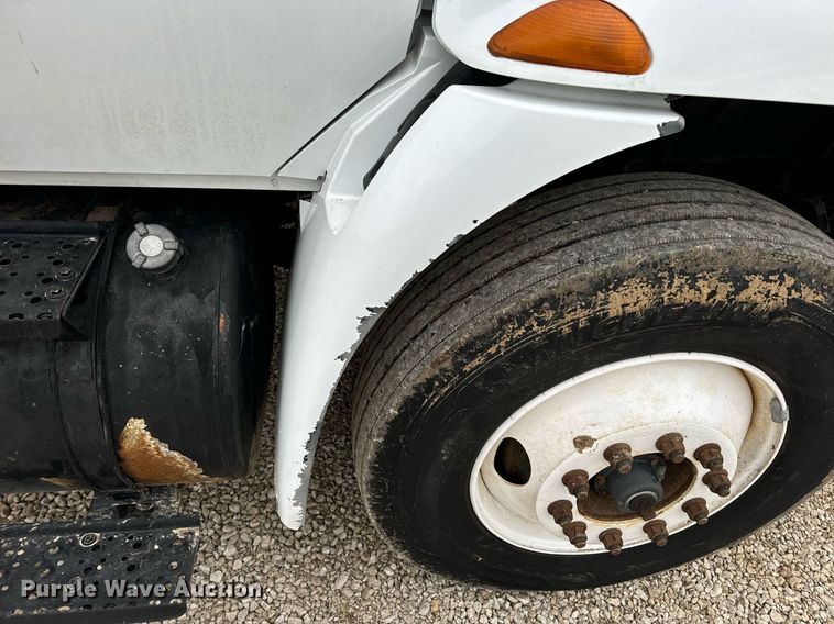 image for item EN5098 2007 International 4400 truck cab and chassis